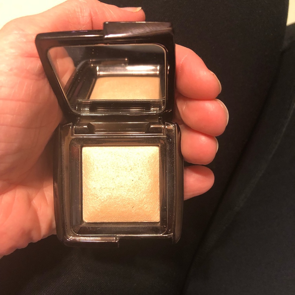 Hourglass luminous light